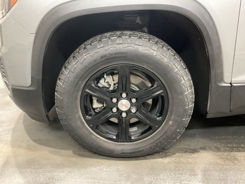 Used 2023 GMC Acadia AT4 w/ Technology Package image 6