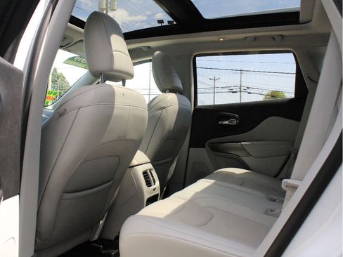 Used 2019 Jeep Cherokee Limited AWD/4WD image 33