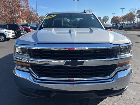 Used 2018 Chevrolet Silverado 1500 LT image 2