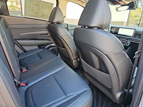 Used 2025 Hyundai Tucson Limited AWD/4WD image 16