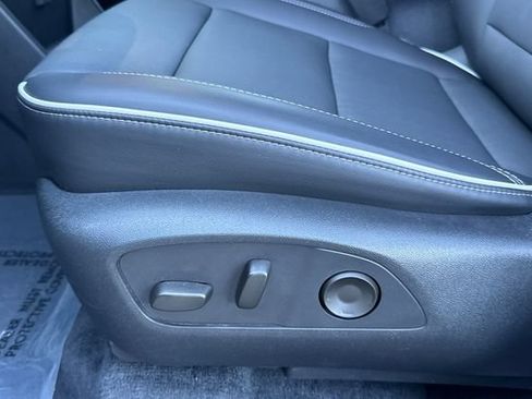 Used 2025 Buick Enclave Preferred FWD image 13
