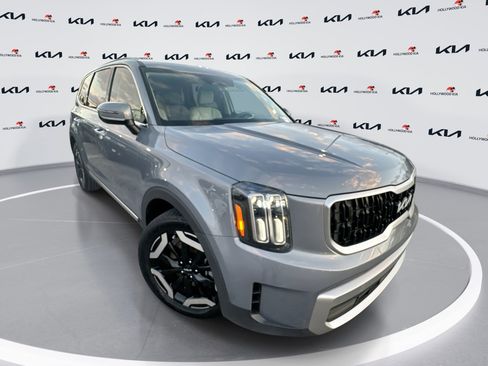 Used 2023 Kia Telluride EX image 1