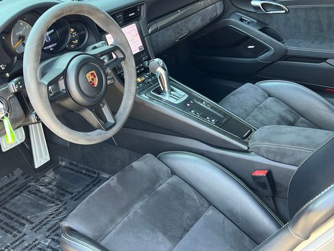 Used 2018 Porsche 911 GT3 RWD image 2