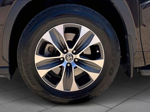 Used 2022 Toyota Highlander XLE image 16