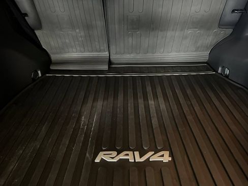 Used 2021 Toyota RAV4 XLE Premium FWD image 15