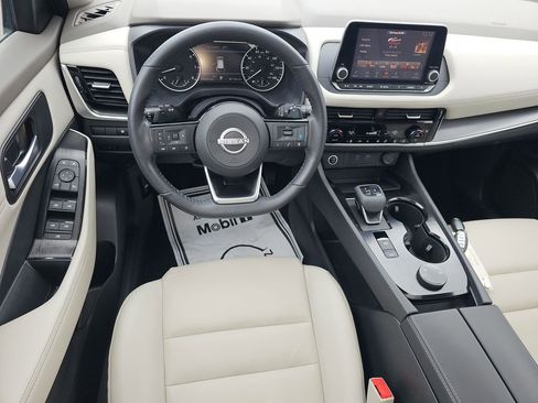 Used 2022 Nissan Rogue SV w/ SV Premium Package image 30