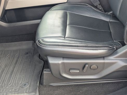 Used 2020 Ford F150 Lariat image 17