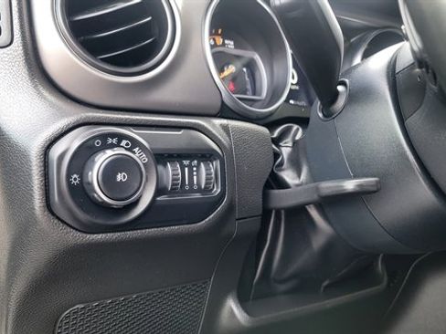 Used 2022 Jeep Wrangler Sport image 40