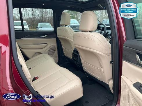 Used 2024 Jeep Grand Cherokee Limited w/ Luxury Tech Group II AWD/4WD image 21