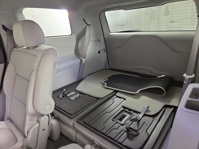 Used 2020 GMC Acadia SLE w/ Driver Convenience Package FWD image 17