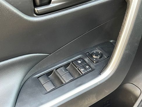 Used 2023 Toyota RAV4 LE AWD/4WD image 8
