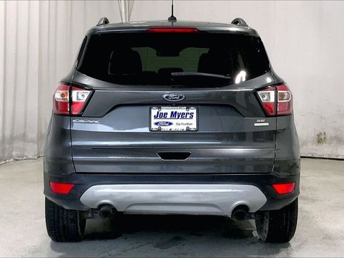Used 2017 Ford Escape SE w/ SE Leather Comfort Package FWD image 4