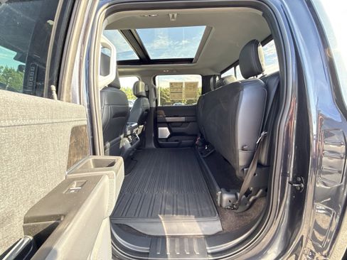 Certified 2022 Ford F150 Lariat w/ Equipment Group 502A High image 38