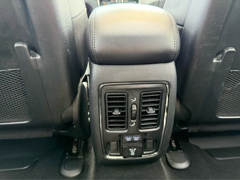 Used 2020 Jeep Grand Cherokee Limited w/ Trailer Tow Group IV AWD/4WD image 24