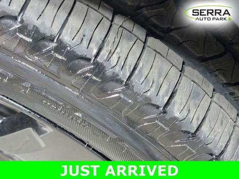 Used 2022 Jeep Grand Cherokee L Laredo image 11
