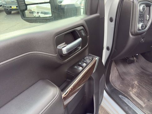 Used 2020 GMC Sierra 2500 SLE w/ SLE Value Package; image 10