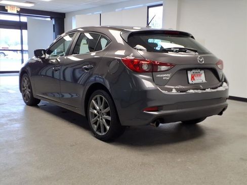 Used 2018 MAZDA MAZDA3 Touring image 7