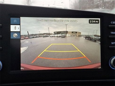 Certified 2025 Hyundai Elantra SE image 17