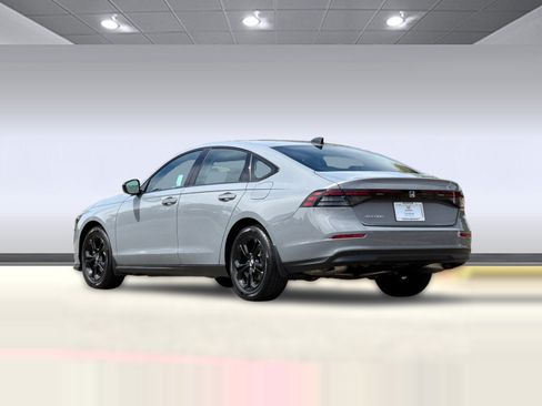 Certified 2025 Honda Accord SE image 3