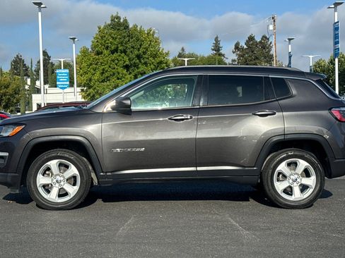 Used 2018 Jeep Compass Latitude AWD/4WD image 2
