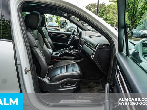 Used 2022 Porsche Cayenne Platinum Edition AWD/4WD image 22