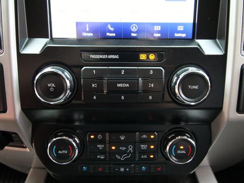 Used 2020 Ford F350 Lariat w/ Lariat Value Package AWD/4WD image 32