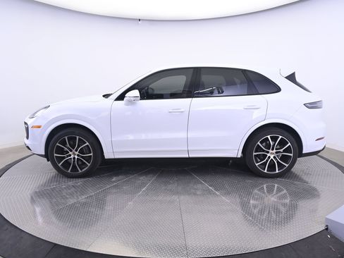 Certified 2023 Porsche Cayenne AWD/4WD image 2