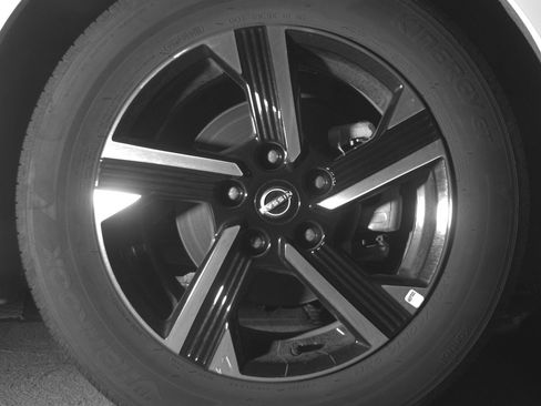 Used 2025 Nissan Sentra SV FWD image 13