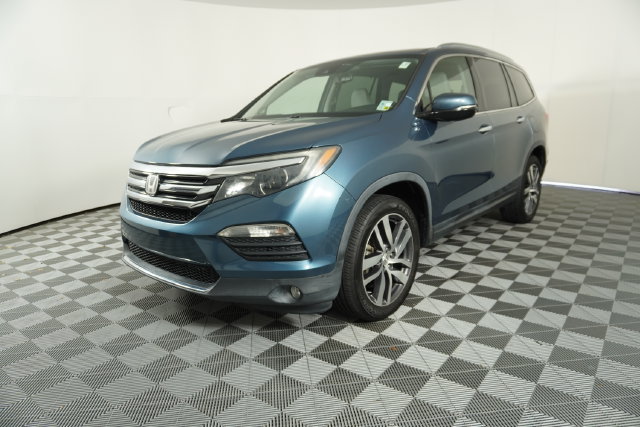 Used 2017 Honda Pilot Touring image 3