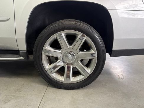 Used 2018 Cadillac Escalade ESV Luxury RWD image 28