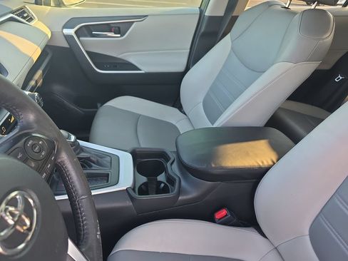 Used 2021 Toyota RAV4 XLE Premium FWD image 17