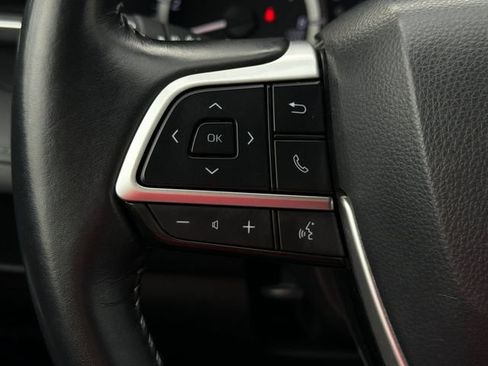 Used 2025 Toyota Highlander LE AWD/4WD image 26