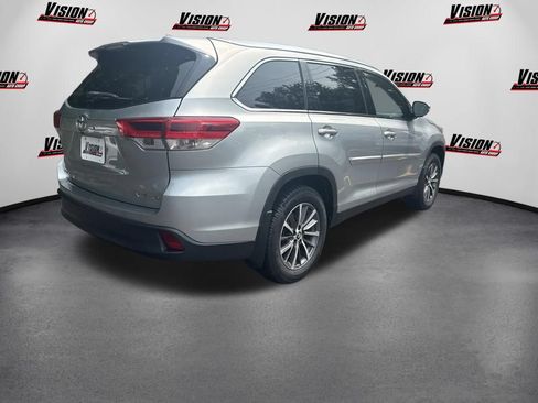 Used 2019 Toyota Highlander XLE AWD/4WD image 5