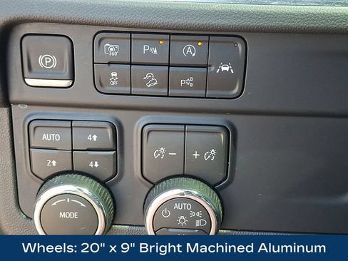 Used 2026 Chevrolet Tahoe Z71 w/ Comfort Package AWD/4WD image 17