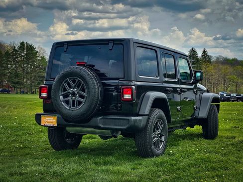 Certified 2025 Jeep Wrangler Unlimited Sport AWD/4WD image 3