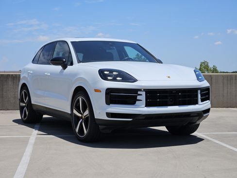 Certified 2024 Porsche Cayenne AWD/4WD image 10
