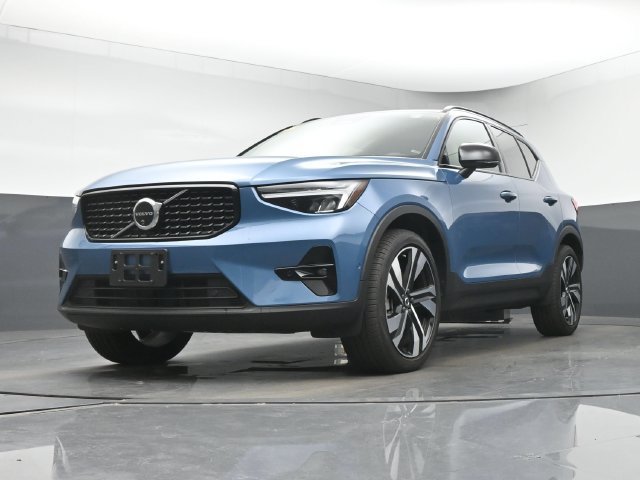 Used 2024 Volvo XC40 B5 Plus w/ Climate Package AWD/4WD image 12