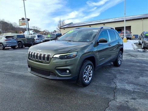 Used 2019 Jeep Cherokee Latitude Plus w/ Comfort/Convenience Group image 3