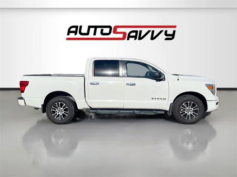 Used 2021 Nissan Titan SV w/ SV Convenience Package image 8
