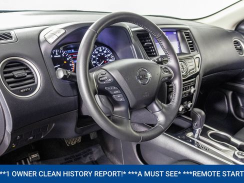 Used 2020 Nissan Pathfinder SV image 4
