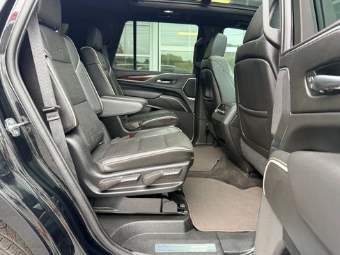 Used 2022 Cadillac Escalade Premium Luxury AWD/4WD image 44