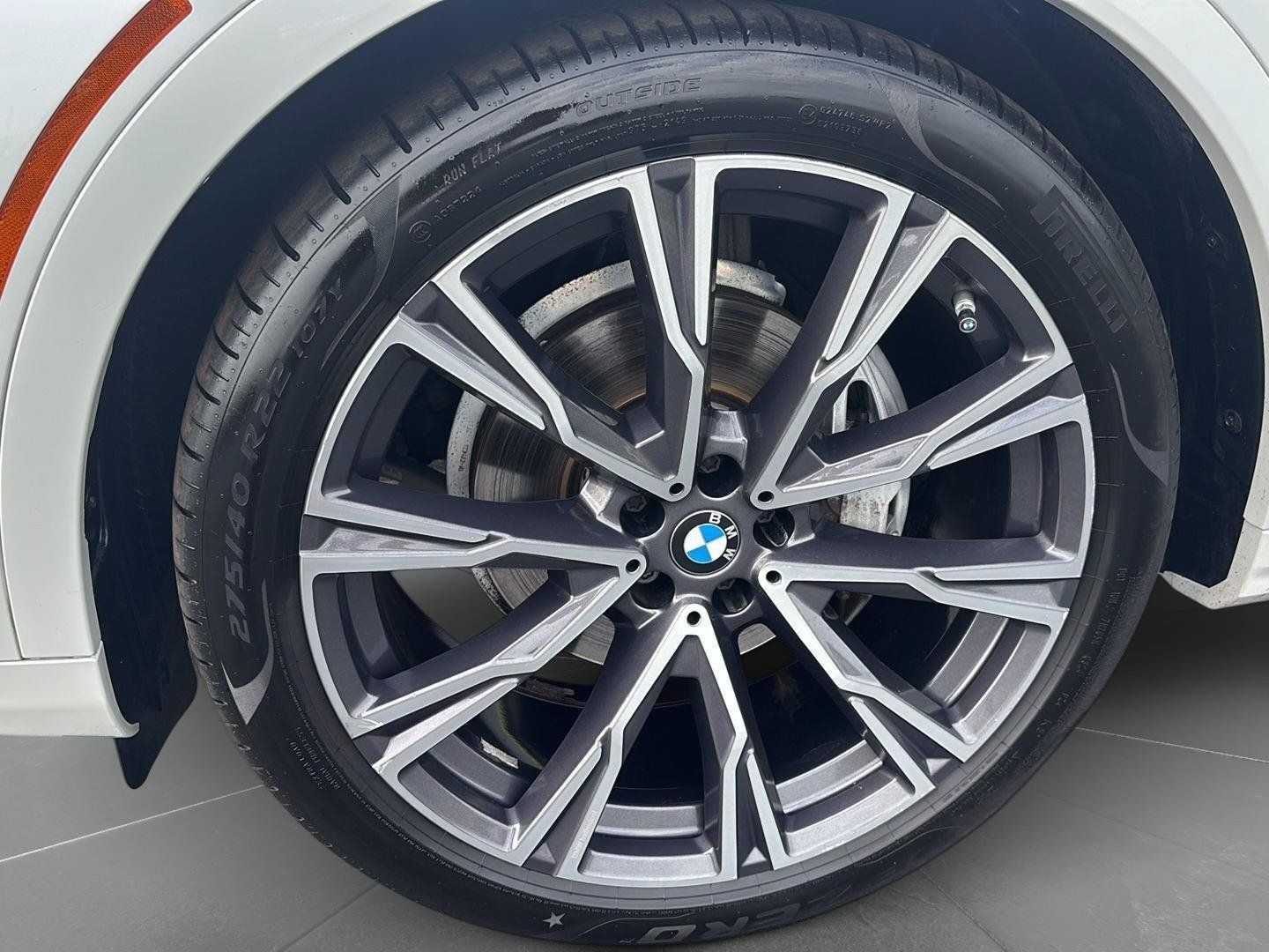 Used 2022 BMW X7 xDrive40i w/ Premium Package AWD/4WD image 9