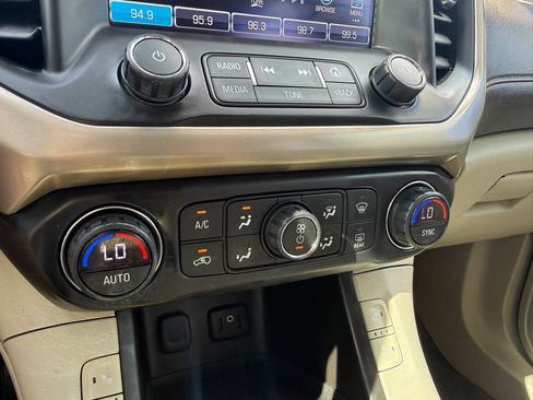Used 2017 GMC Acadia Denali w/ Technology Package FWD image 36