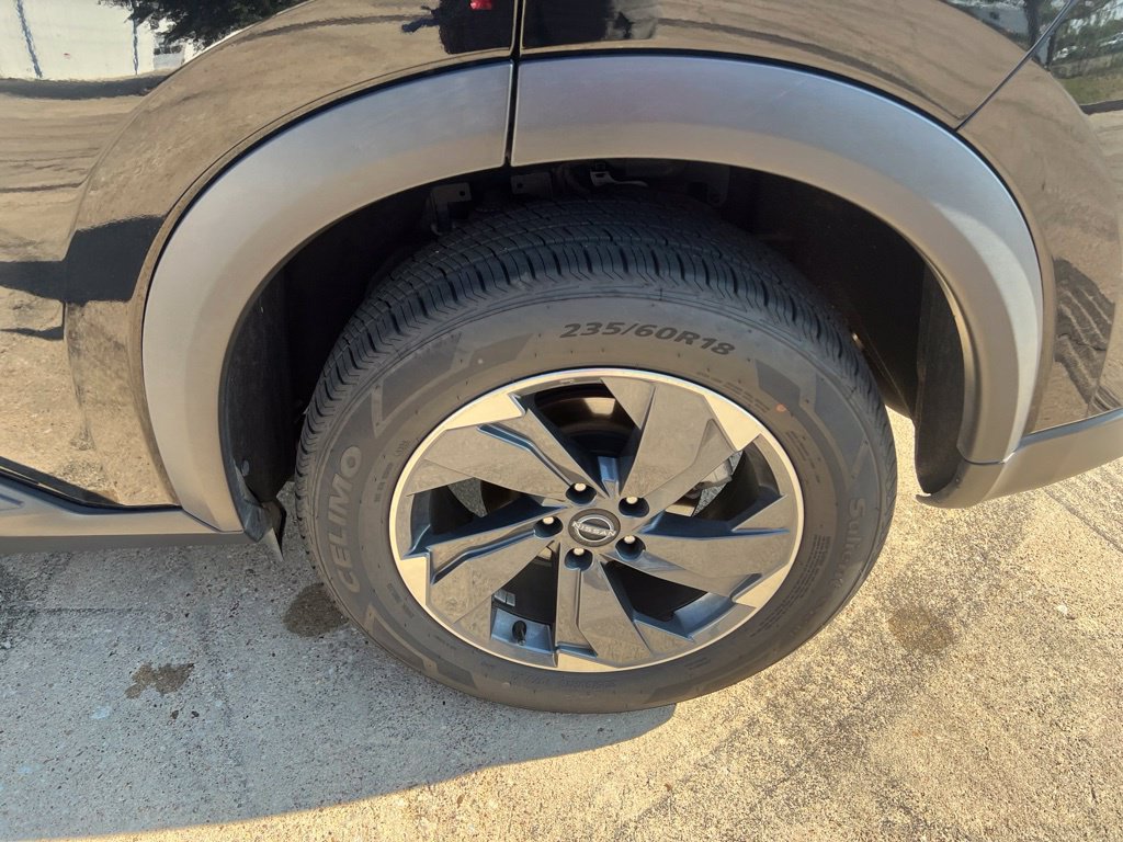 Used 2024 Nissan Rogue SV FWD image 6
