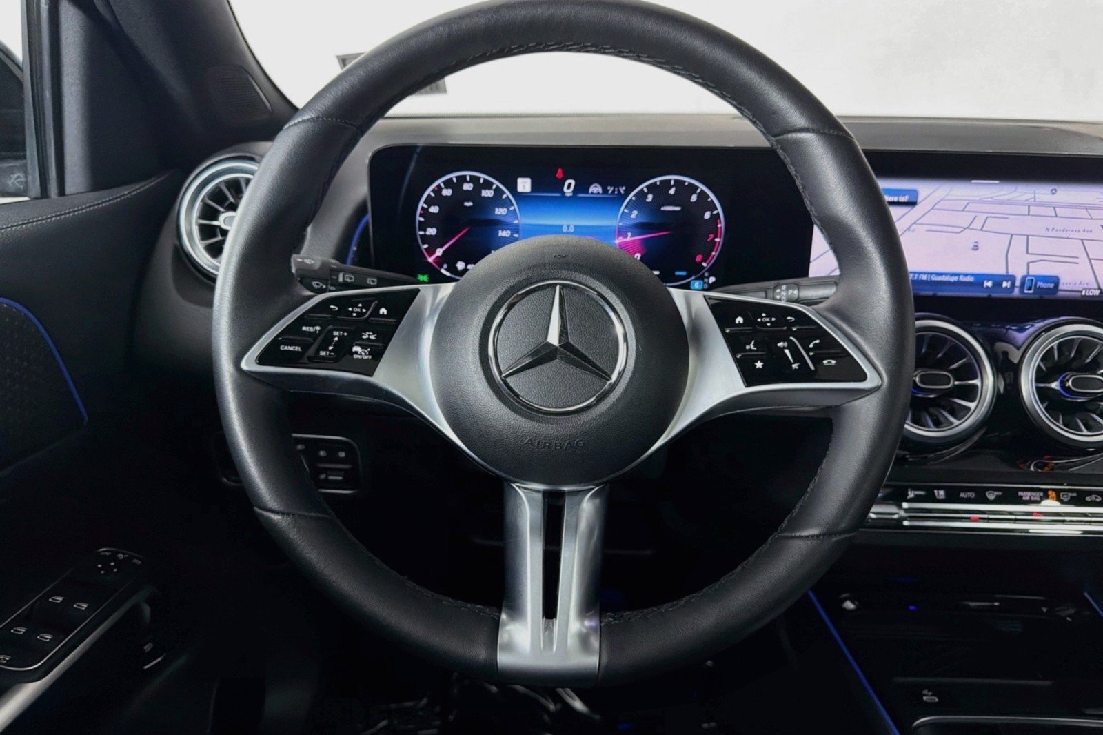 Used 2024 Mercedes-Benz GLB 250 4MATIC image 20