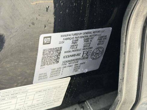 Used 2025 Chevrolet Suburban LS image 20