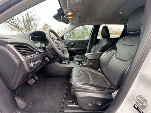 Used 2021 Jeep Cherokee Latitude Lux w/ Comfort/Convenience Group image 24