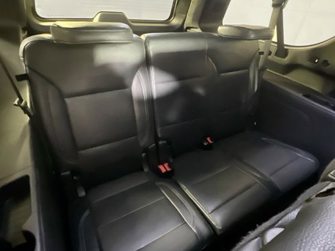 Used 2022 GMC Yukon XL SLE image 25