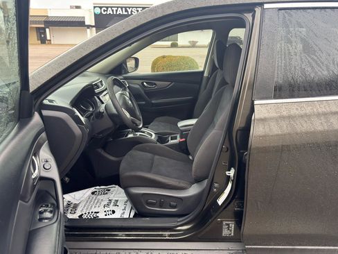 Used 2016 Nissan Rogue SV FWD image 13