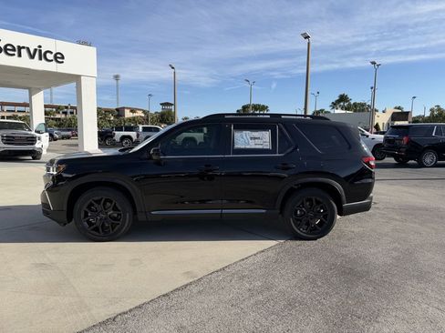 New 2025 Honda Pilot Touring image 6